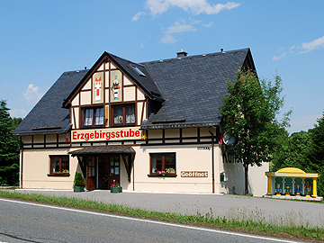 Erzgebirgsstube und Flaschenpyramidenherstellung