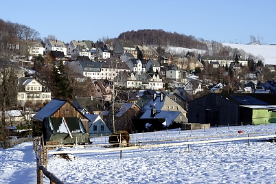 Blick auf das winterliche Auerbach