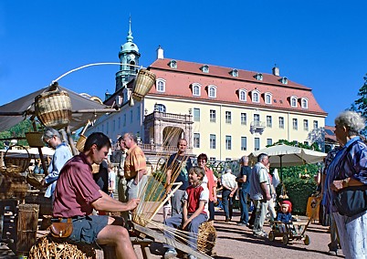 Historischer Markt auf Schloss Lichtenwalde