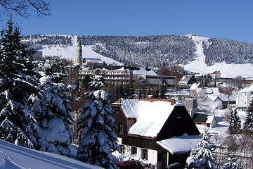 Oberwiesenthal mit Blick zum Fichtelberg