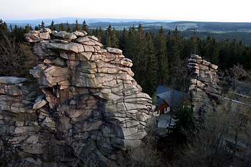 Auf dem Aussichtsfelsen der Greifensteine